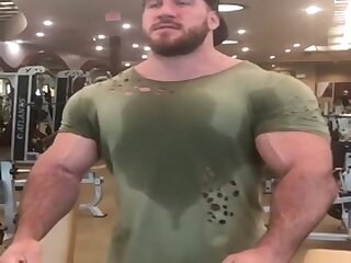 Bodybuilders Flexing  91