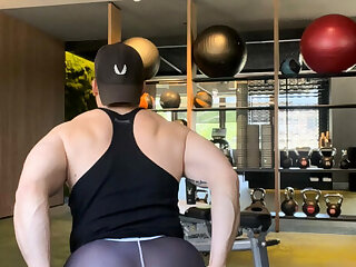 212  Beefy hunk Wiccan gymbulge gym.bulge OnlyFans porn