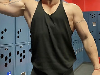 37  Beefy hunk Wiccan gymbulge gym.bulge OnlyFans porn