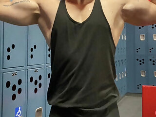 9  Beefy hunk Wiccan gymbulge gym.bulge OnlyFans porn