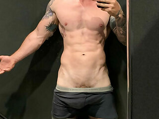 135 Sexy hunk Bam Mikell bammikell OnlyFans porn