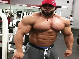 Bodybuilders Flexing 182