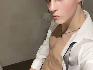 Hot twink strokes big dick