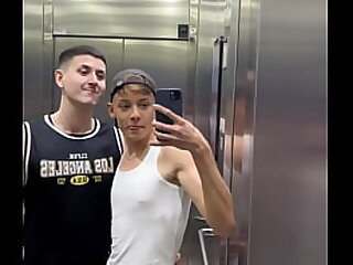 FUDENDO COM O COLEGA DA ACADEMIA