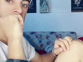 Arab hottie twink quick bulge show