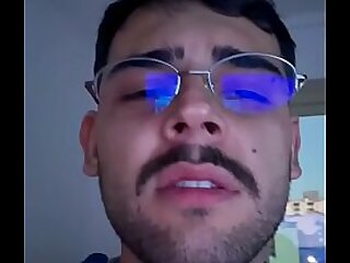 NOVINHO DOTADO FALANDO PUTARIA AT&Eacute; GOZAR