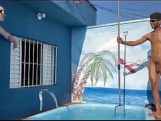 2 heteros batendo uma na piscina