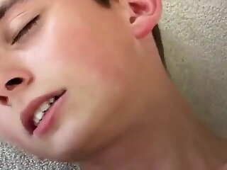 Rubax Video - Very cute teenboy gives himself a facial